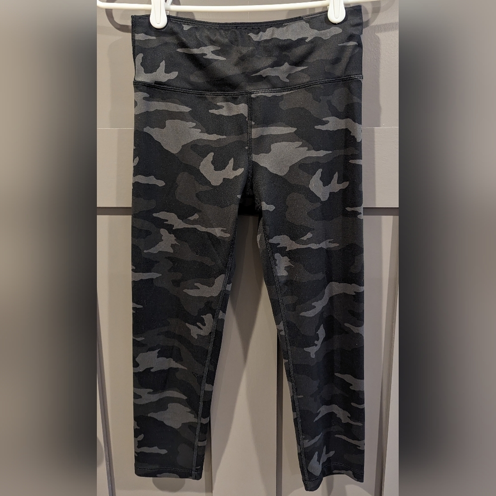 Athleta Girls Chit Chat Capri Camo